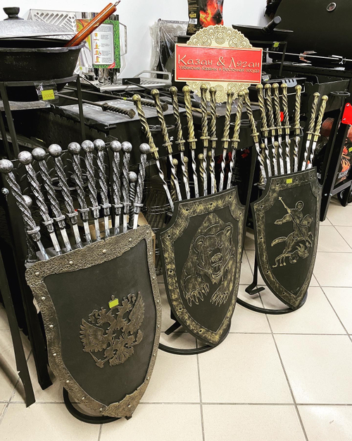 Кованный щит с шампурами 