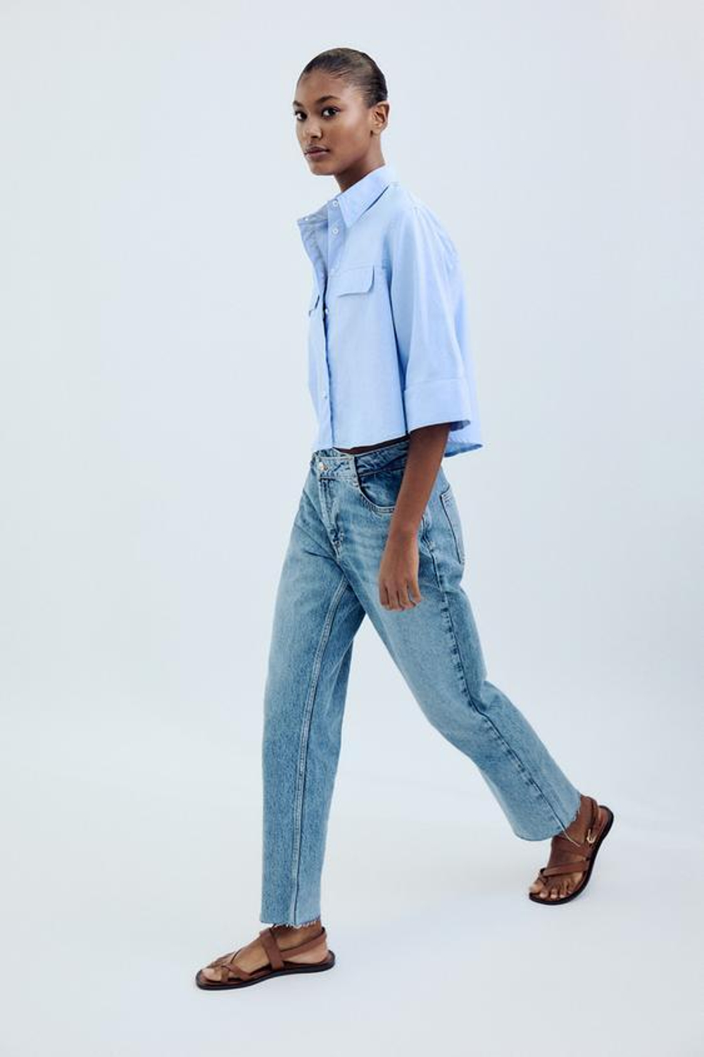 ZARA ДЖИНСЫ Z1975 STRAIGHT С ВЫСОКОЙ ПОСАДКОЙ И КОСОЙ ЗАСТЕЖКОЙ, ВЫЦВЕТШИЙ СИНИЙ