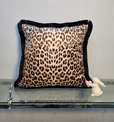 Подушка бархатная с принтом шкуры леопарда (коричневая)
