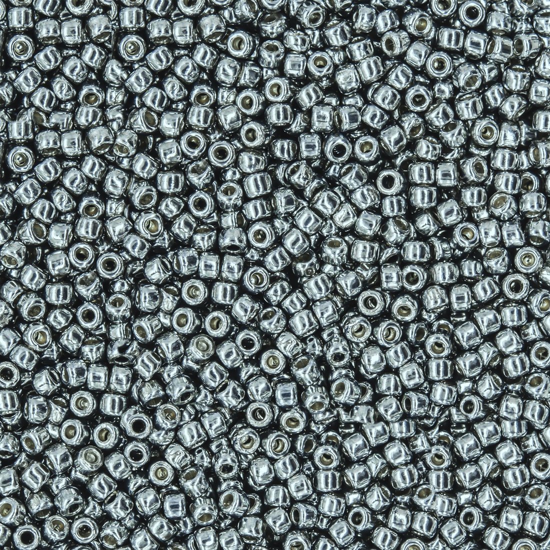 Японский бисер TOHO Round 15/0 (№PF565), непрозрачный глянцевый с металлическим блеском