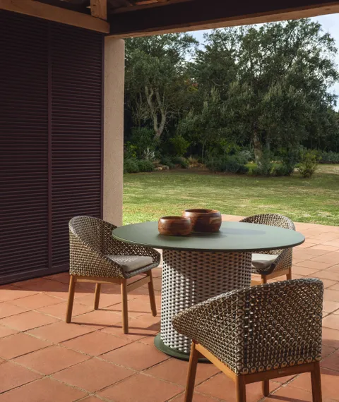 Уличный стул Olbia из искусственного ротанга и массива тикового дерева