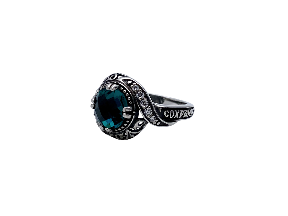 Кольцо из серебра/Чернение/Со вставкой "Спаси и сохрани"/Со вставкой из прозрачных и зеленого фианитов