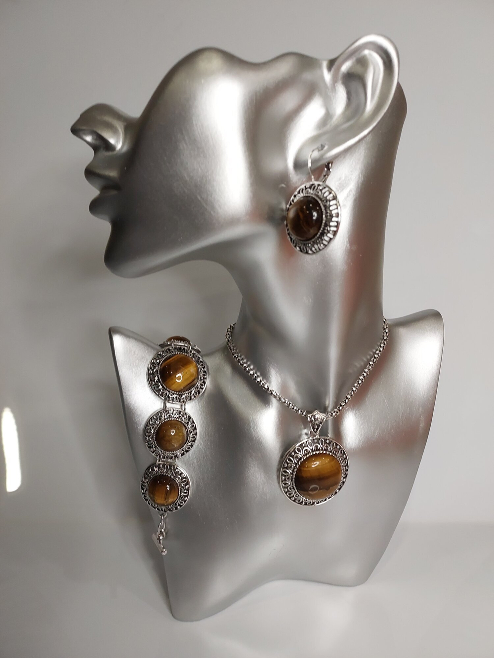 Комплект бижутерии. Тигровый глаз Колье, серьги, браслет. Круг (натуральный камень, бижутерный сплав)