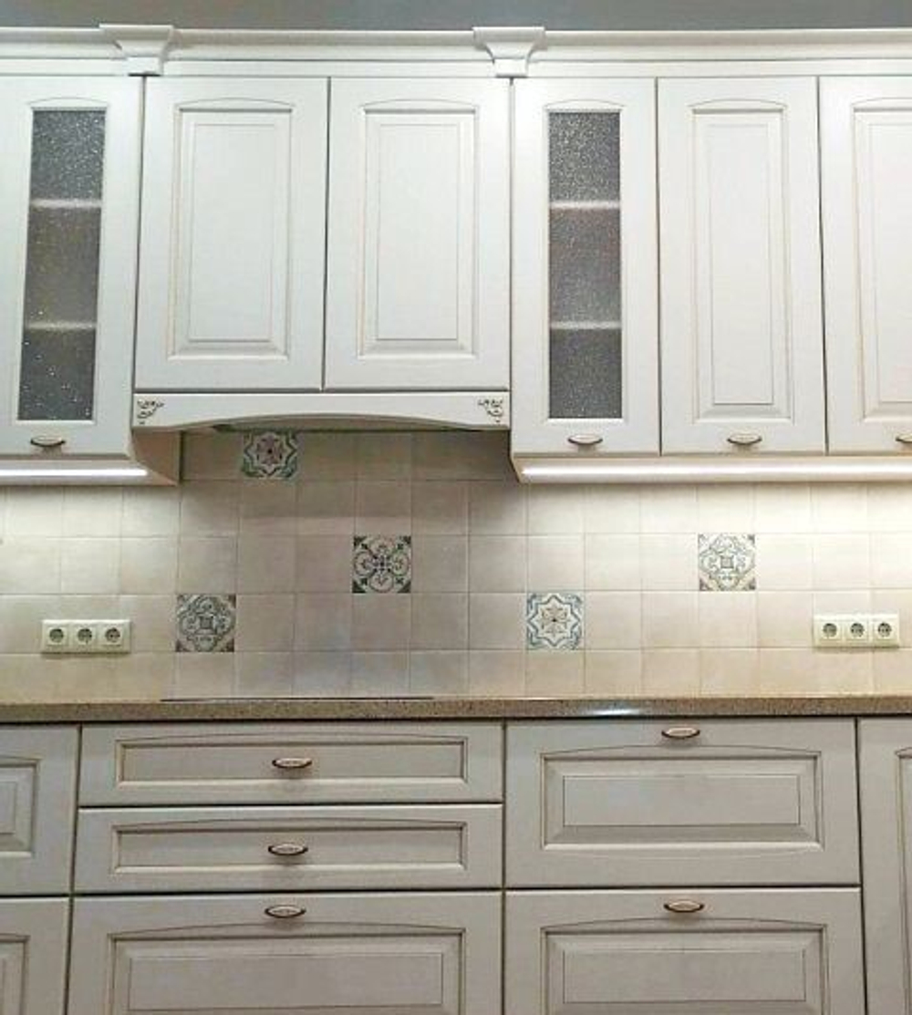 Кухни с фасадами из массива ясеня