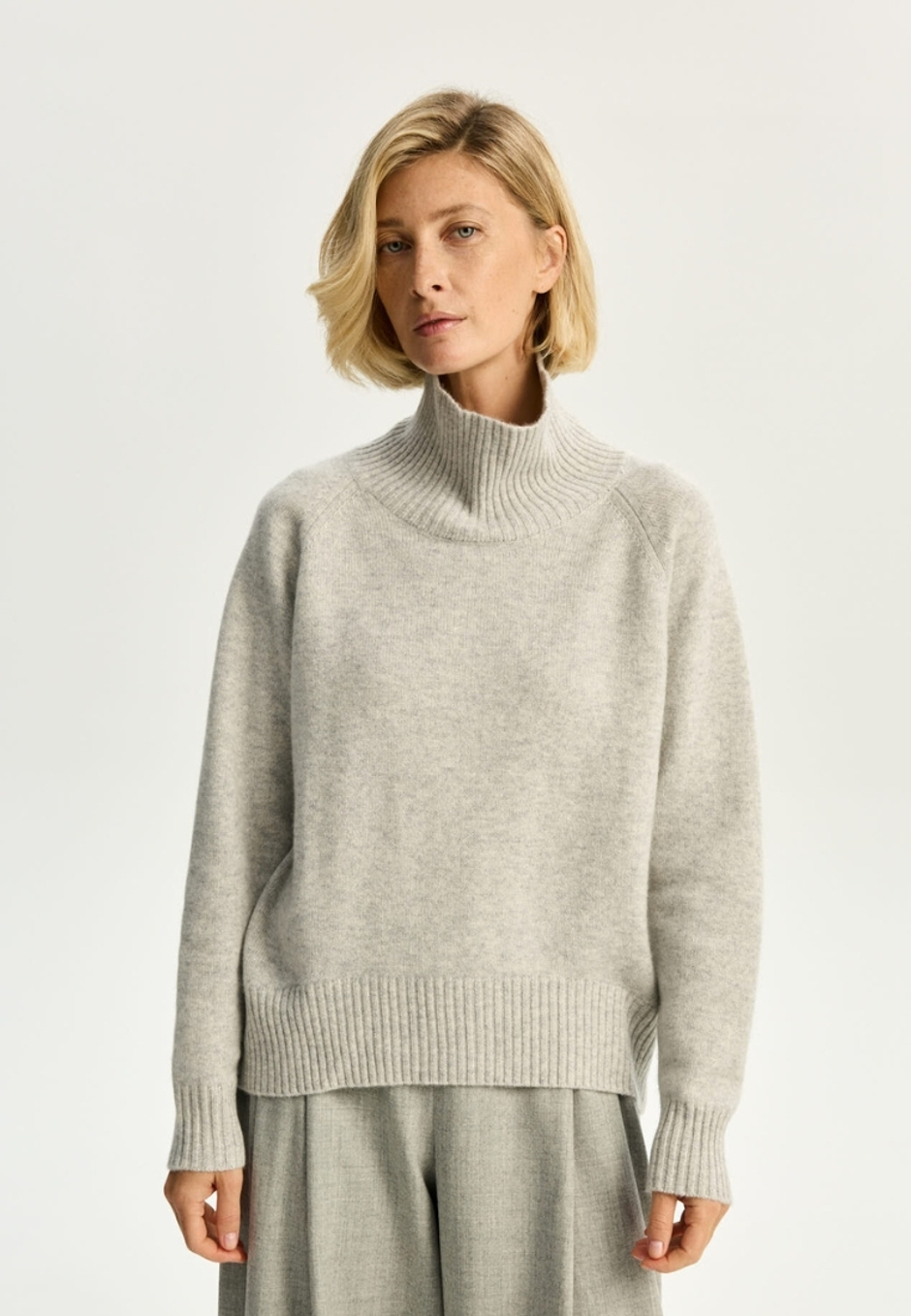 Свитер из кашемира с высоким воротом