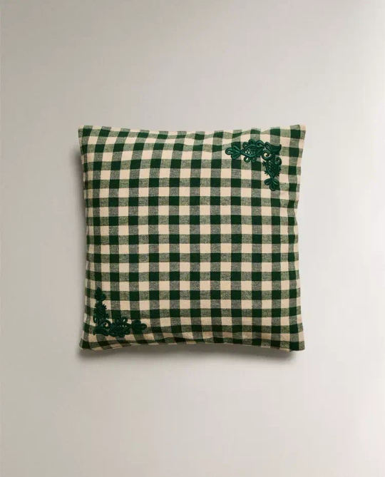 ZARA HOME ХЛОПКОВАЯ НАВОЛОЧКА НА ПОДУШКУ С ВЫШИВКОЙ В КОНТРАСТНУЮ КЛЕТКУ, ЗЕЛЕНЫЙ