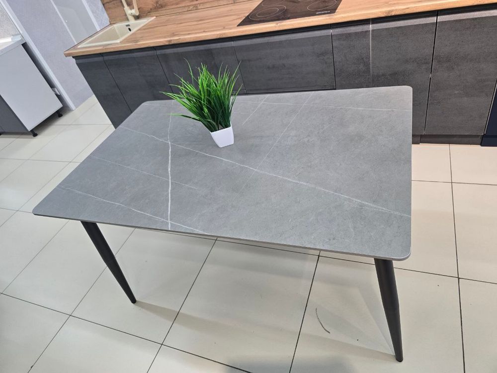 Стол обеденный из камня