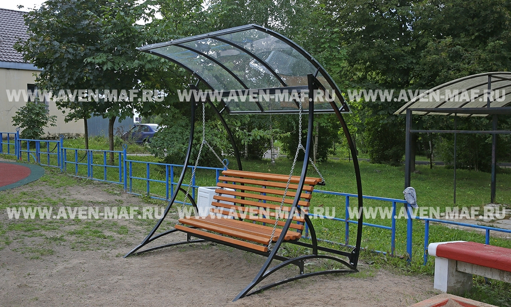 Скамейка-качалка с навесом