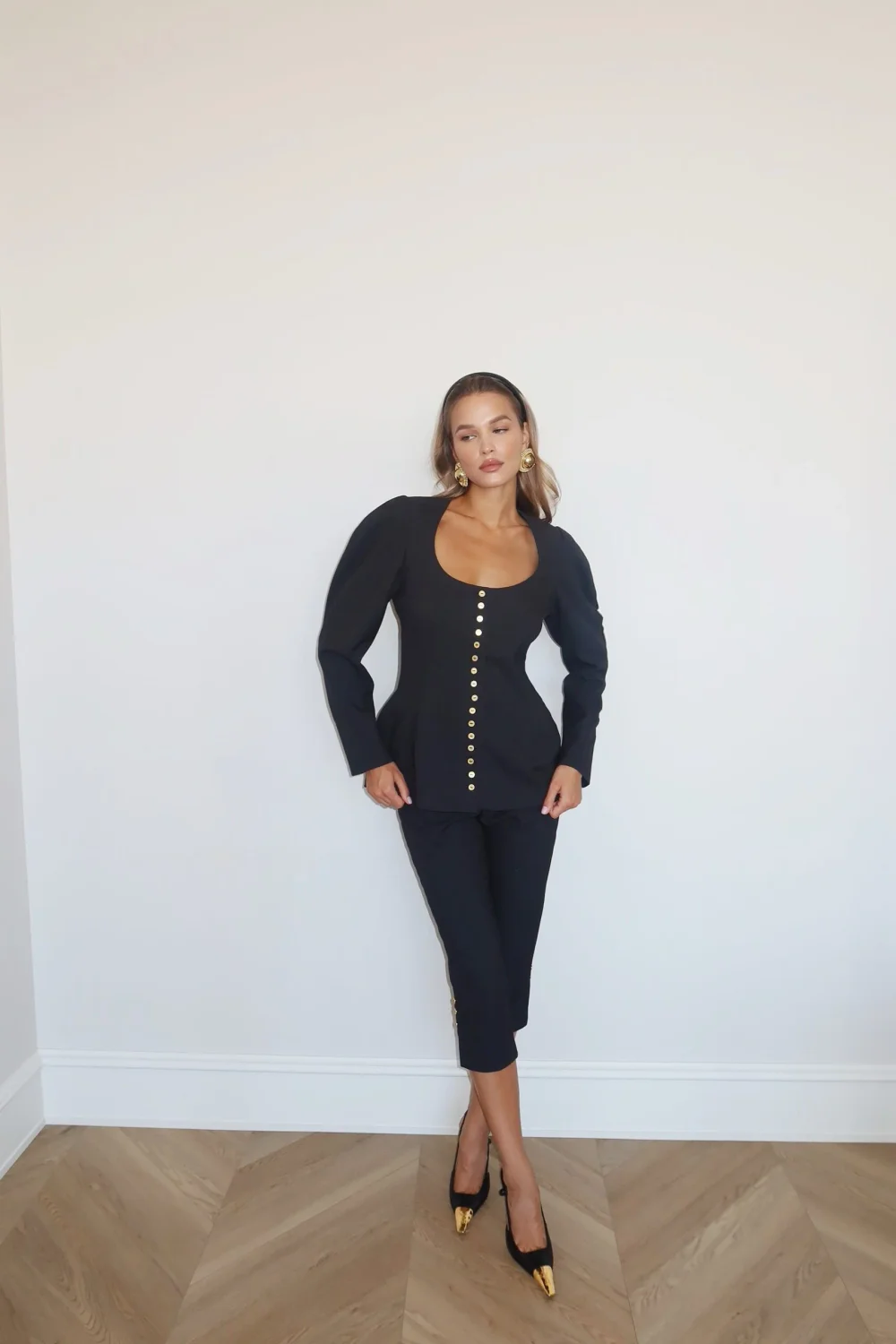 Капри с маленькими декоративными пуговицами, Черный
