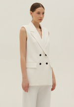 Жилет двубортный объемный