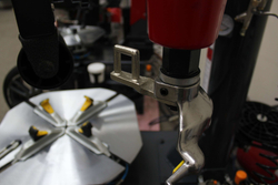 TC24L Шиномонтажный полуавтоматический станок 380В