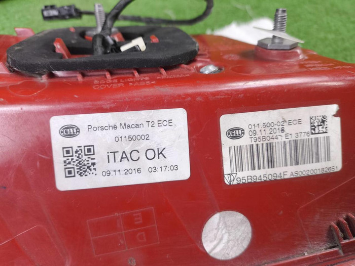 Фонарь правый внутренний Porsche Macan 95b (14-18)