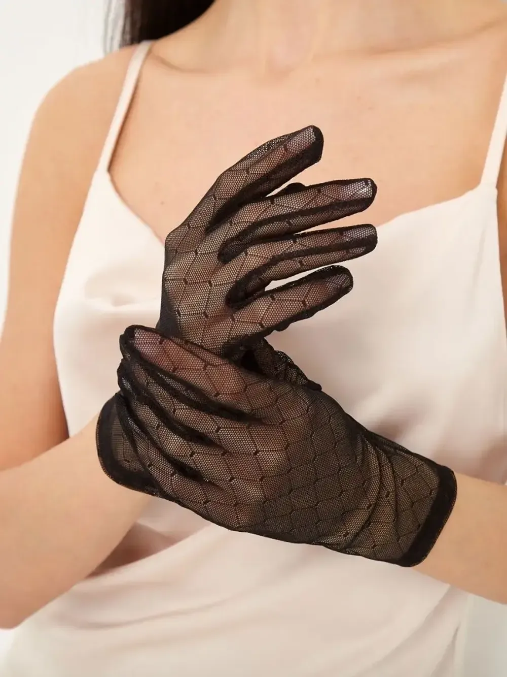 Перчатки в сетку