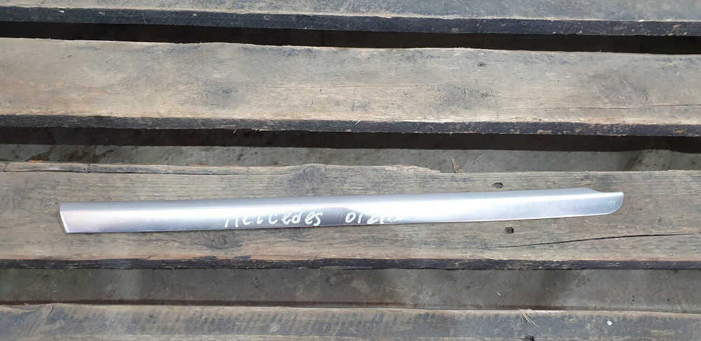 Накладка стекла заднего левого Mercedes GLC (X253) 15-нв Б/У Оригинал A2536700122