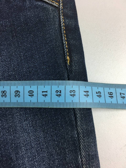 Джинсы зауженные с потертостями 42 размер, новые