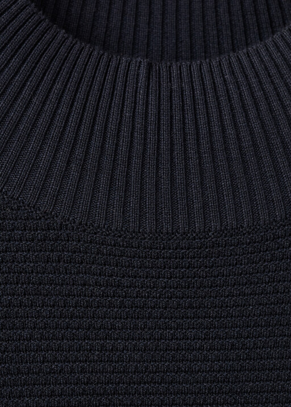 Фактурный джемпер с воротником perkins