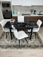 Стеклянный раздвижной стол "Черный мрамор" и стулья "ГУЧИ" белый