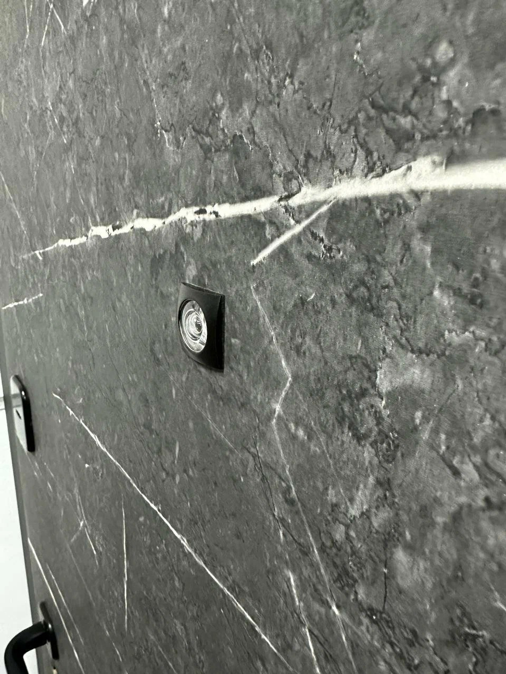 Входная металлическая дверь Интекрон Профит Black Лава / ФЛ-102 Сосна белая