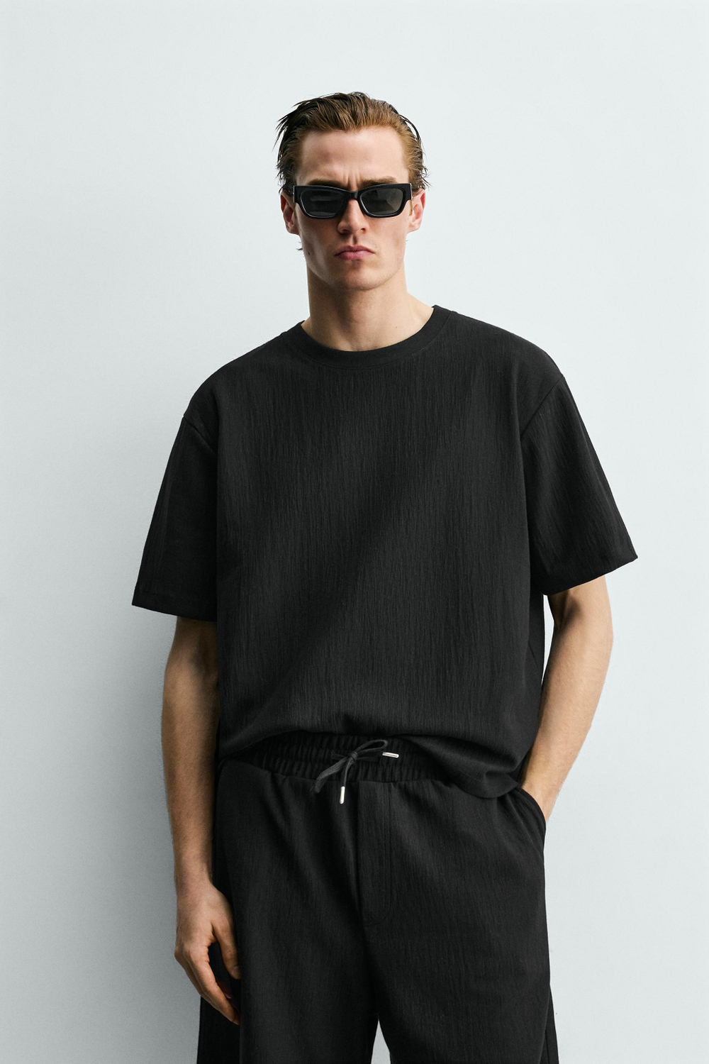 ZARA ФУТБОЛКА RELAXED FIT ИЗ РЕЛЬЕФНОЙ ТКАНИ, ЧЕРНЫЙ