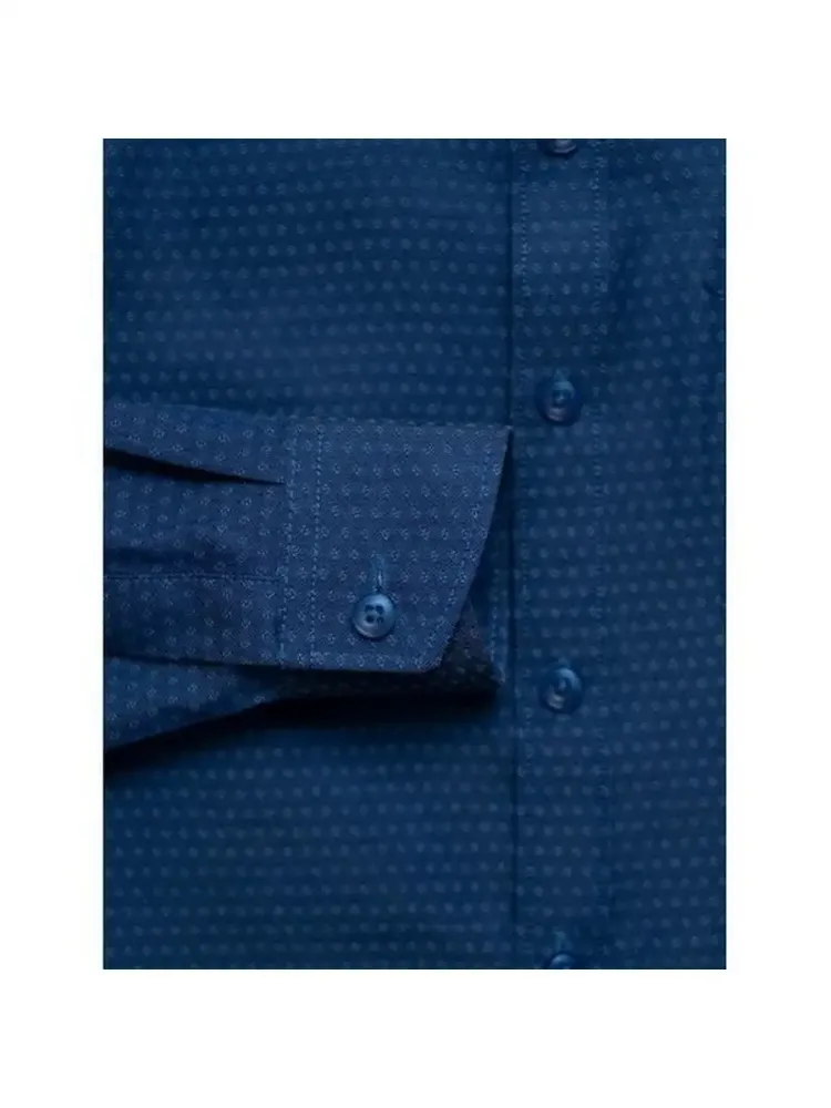 Синяя рубашка в горошек