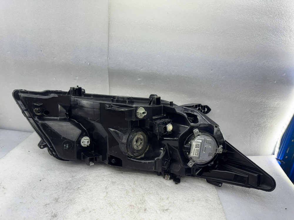 Оригинальная LED фара Honda Crosstour