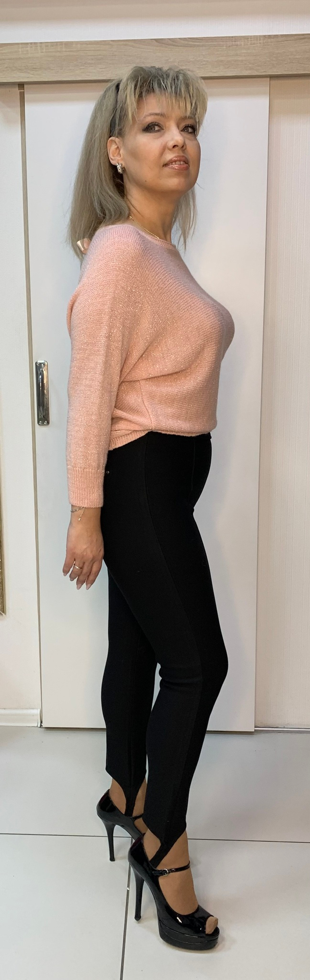 Черные брюки-лосины со штрипками