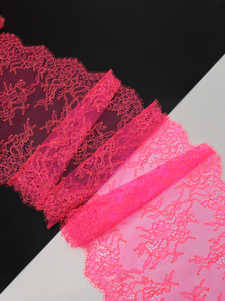 Кружево шантильи розовое неоновое с оранжевой нитью неэластичное ширина 22 см купон 2.9 м