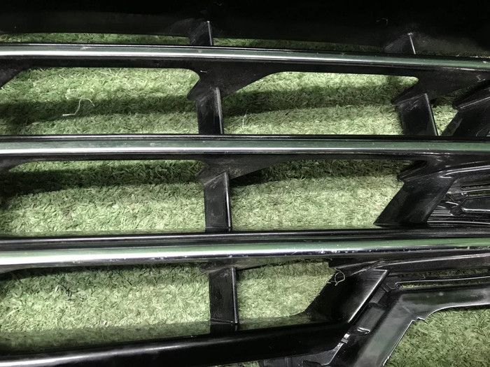 Решетка перед бампера VW Touareg 2 NF 14-18 R-Line