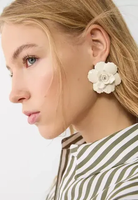 STRADIVARIUS Контрастные металлические серьги в виде цветов, экрю