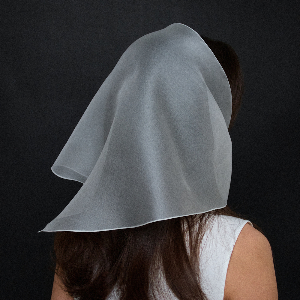 Косынка белая полупрозрачная