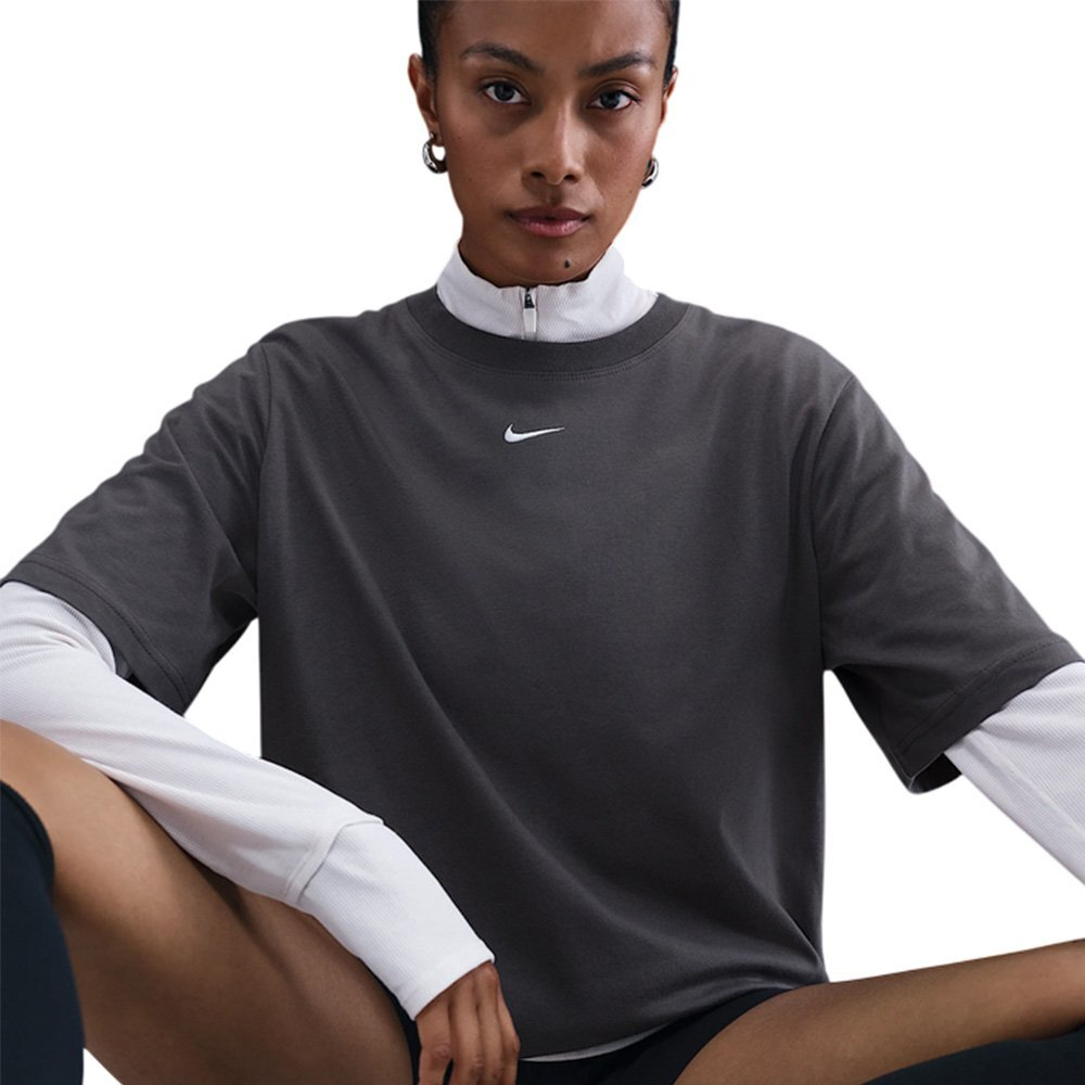 Баскетбольная женская футболка Nike Sportswear Essentials T-Shirt Gray