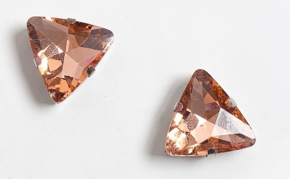 Стразы пришивные стекло в оправе "Треугольник", р. 18 мм, розовый персик