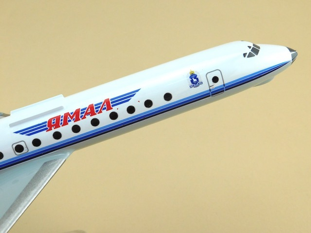 Модель самолета Ту-134А-3(М1:100, Ямал)