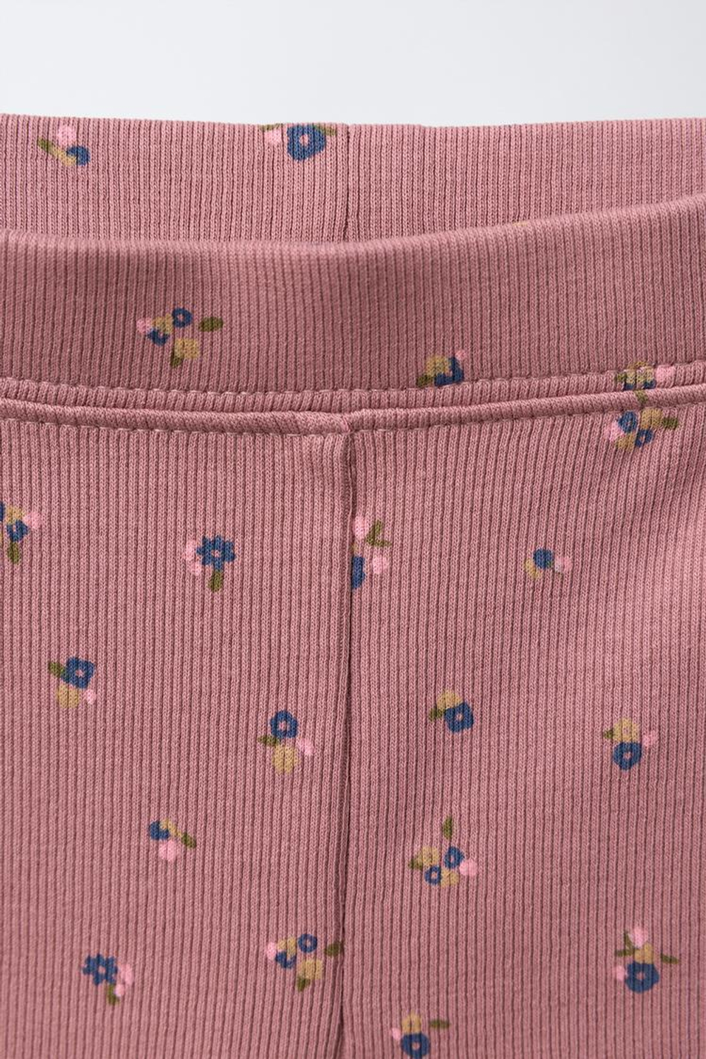 ZARA КОМПЛЕКТ ИЗ ТОЛСТОВКИ И ЛЕГИНСОВ С ЦВЕТОЧНЫМ ПРИНТОМ, РОЗОВАТЫЙ