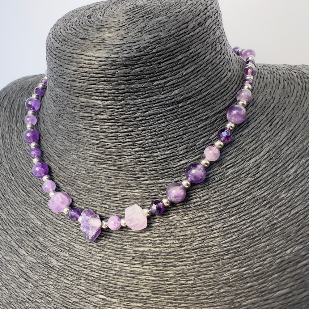 Колье-чокер "Фиалковая тропа" с аметистом