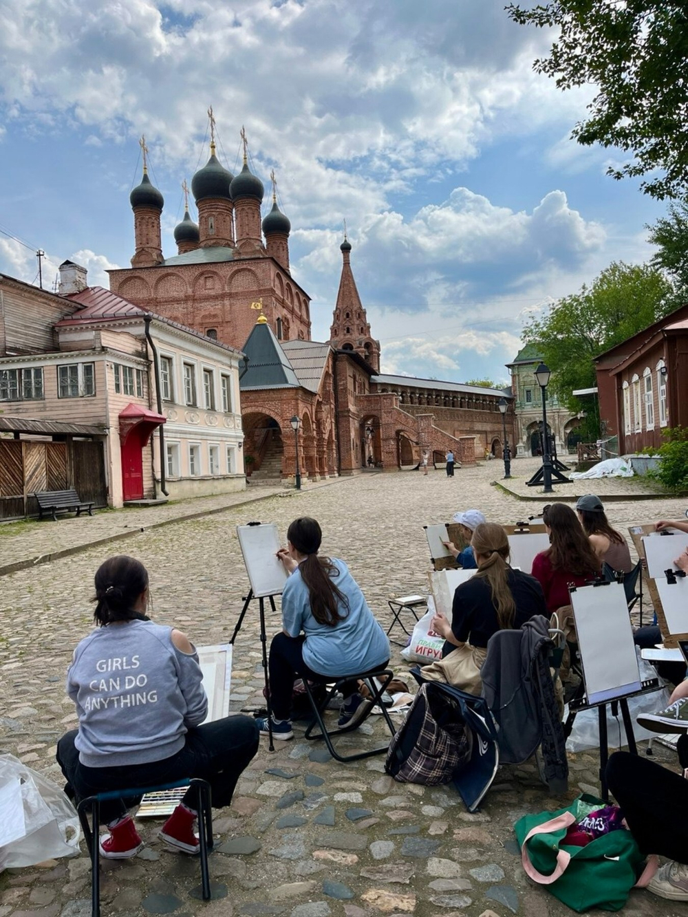 "Крутицкое подворье: жемчужина старой Москвы"- пешеходная групповая экскурсия по Москве.