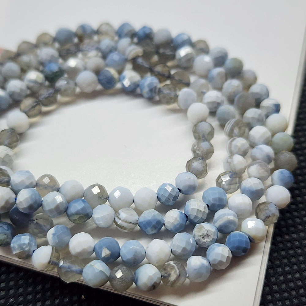 Голубой опал, бусины шар, ювелирная грань, 4мм, нить 19см