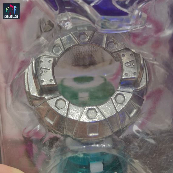 Волчок и лаунчер Wyvern Armed Massive B14 от Takara Tomy