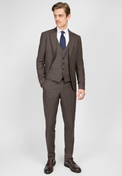 Мужской костюм в полоску (коричневый) А41