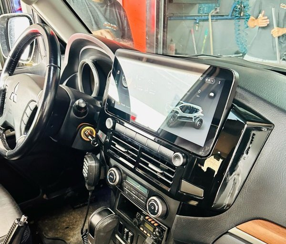 Магнитола для Mitsubishi Pajero 4 2006-2022 (без штатной камеры) - Teyes LUX ONE ROUND монитор 12.3", Android 10, CarPlay, 4G SIM-слот