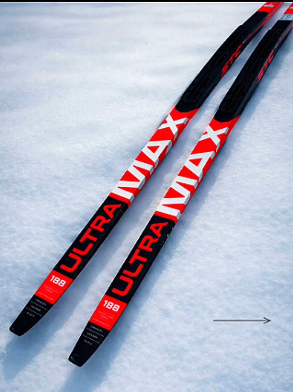 Беговые лыжи STC ULTRA MAX SKATE c установленной платформой NIS (2026/2027)