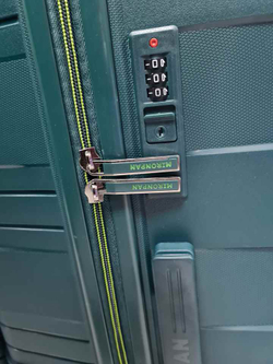 Чемодан Большой (L) полипропилен "Mironpan" съёмные колёса