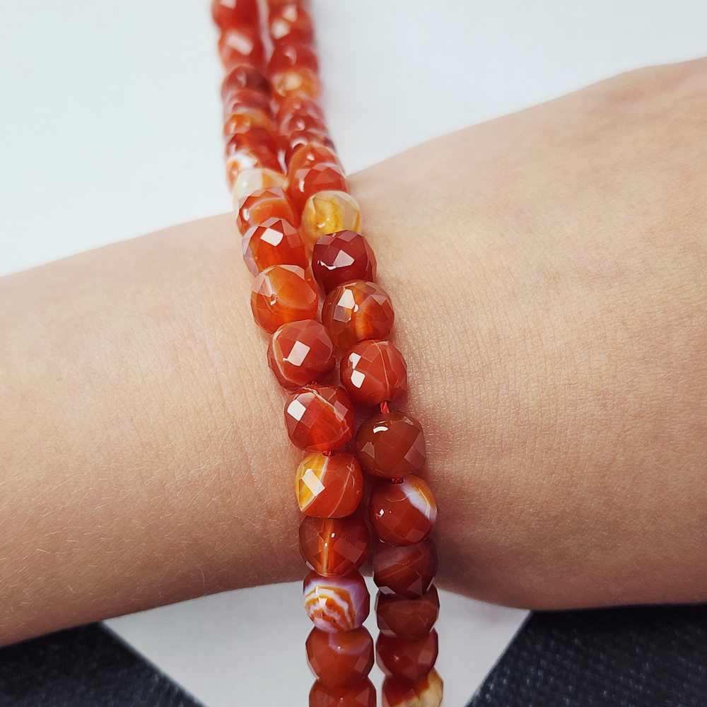 Сердолик, бусины куб, р-р примерно 6.5мм, красивая огранка