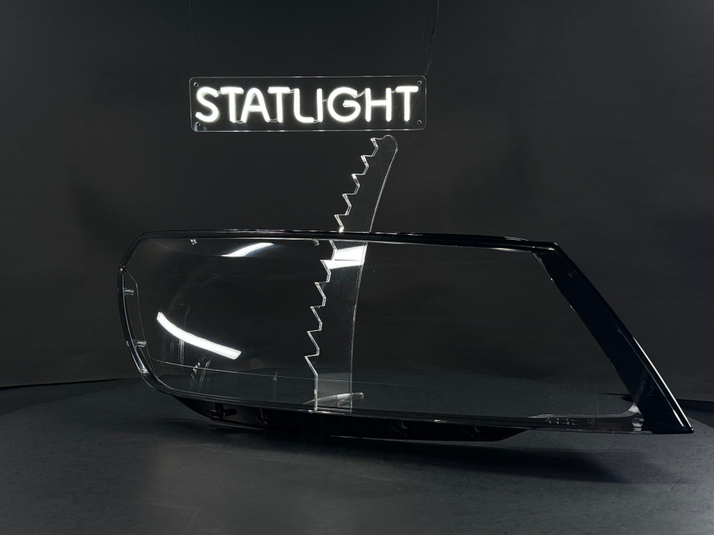 Правое стекло фары Volkswagen Touareg FL NF 2015-2019