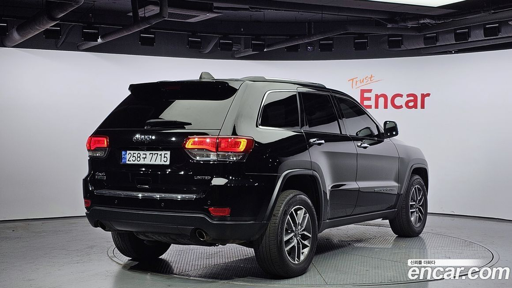 Jeep Grand Cherokee 3.0 Дизель Limited (08.2020)