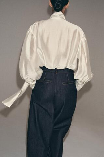 ZARA АТЛАСНАЯ РУБАШКА С ПЛАТКОМ — ZW COLLECTION, ЖЕЛТОВАТО-БЕЛЫЙ