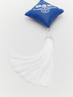 Ромб объемный на присоске DAF (экокожа, синий, белая вышивка, кисть)