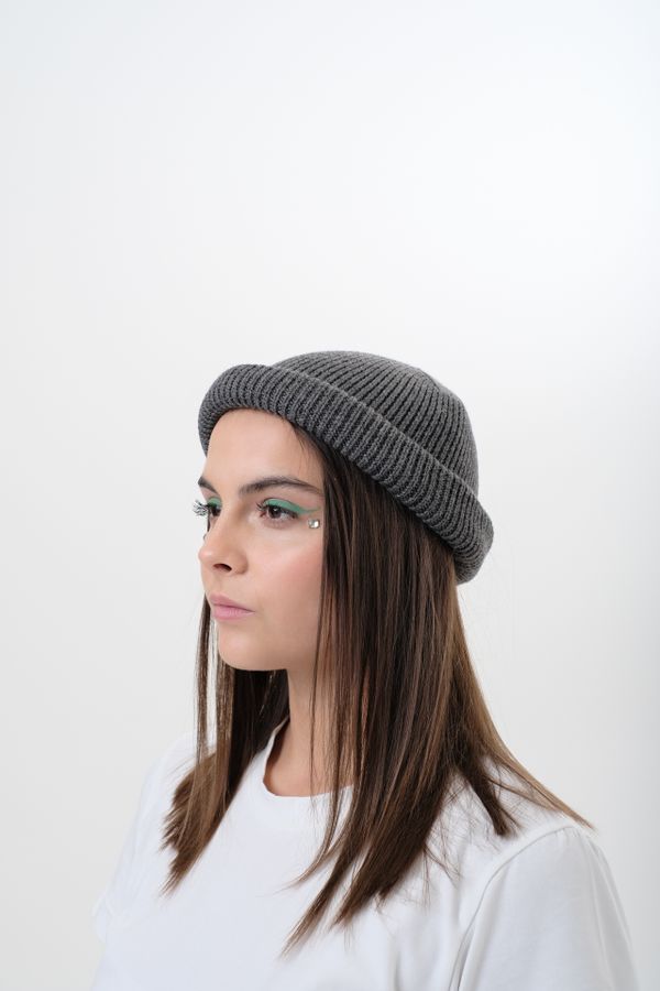 Шапка Modern Short Beanie Серая - фото 6