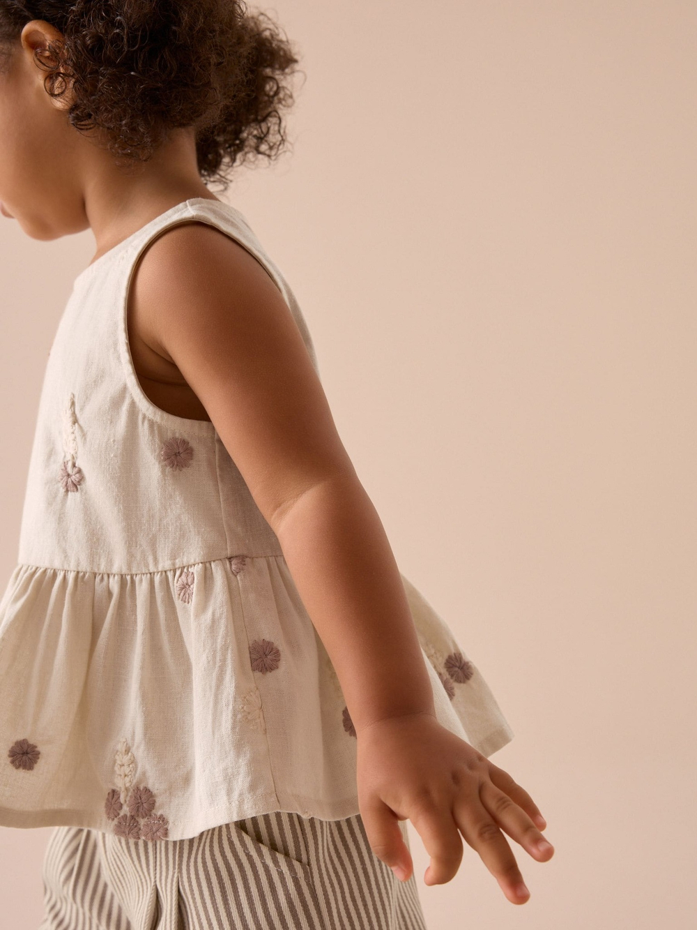 Топ с вышивкой и брюки в комплекте для девочки Next E86-990, Бежевый