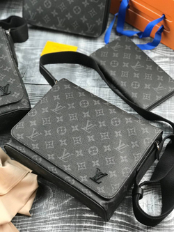 Сумка-мессенжер Louis Vuitton